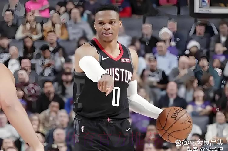 国王官方晒威少赛场照庆祝战胜火箭：全场得到15分6板10助